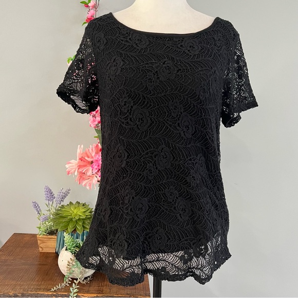 Leo & Nicole Small T-Shirt - Picture 2 of 15